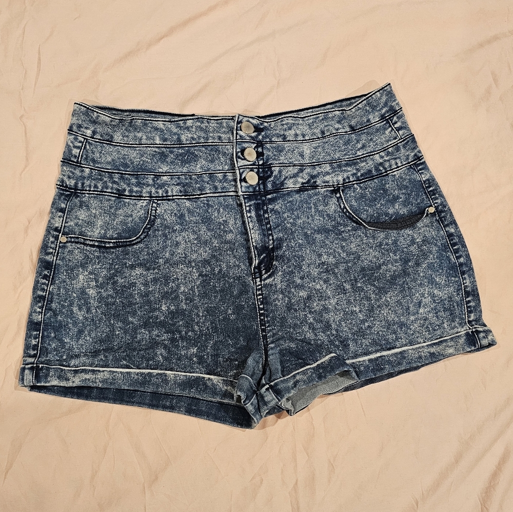 Tinseltown Acid Wash High-Waisted Stretch Denim Jean Shorts (Size 17)